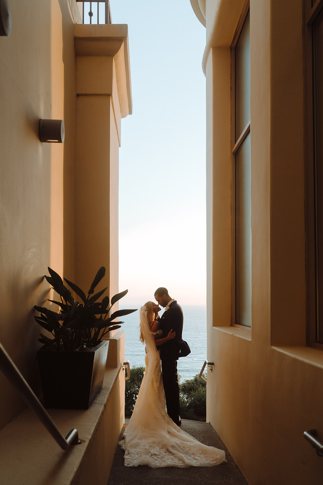 An Italian wedding filled with citrus and cliffside views