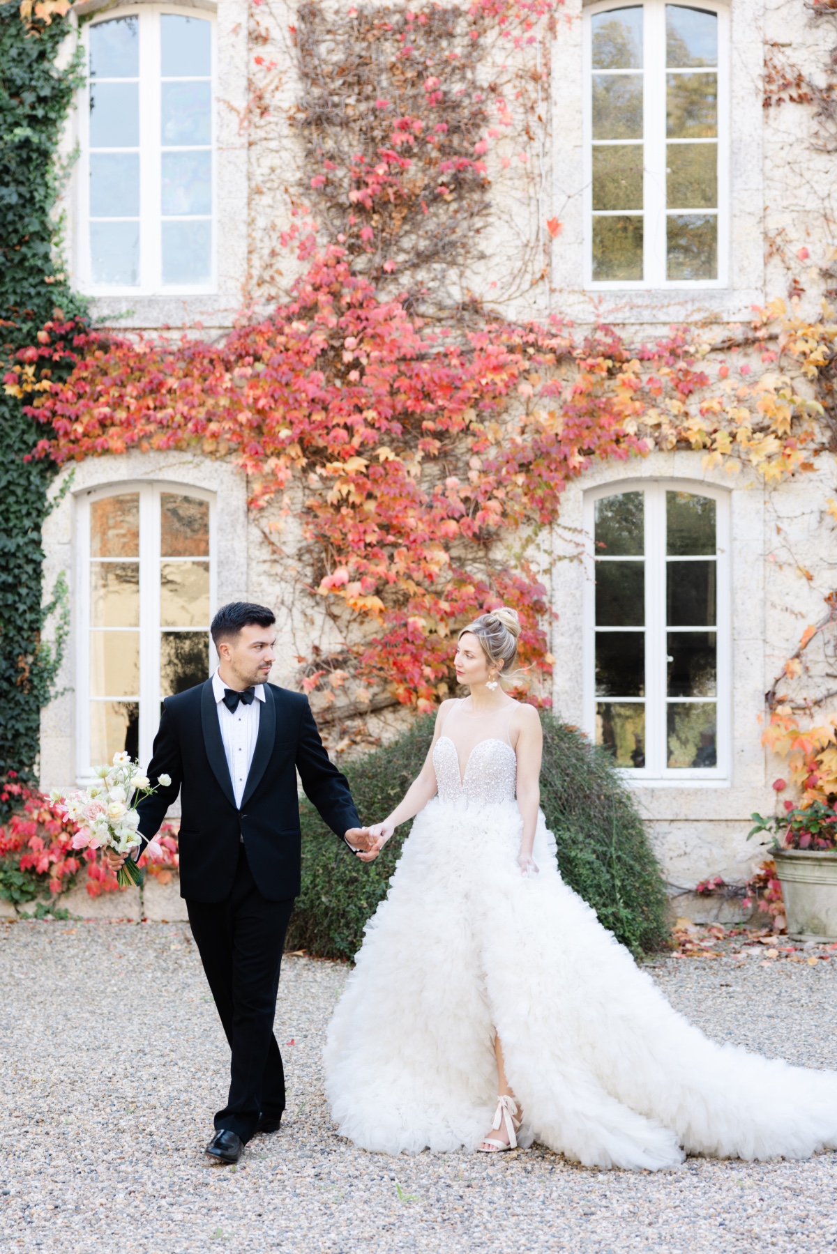 Gorgeous autumn palette French chateau wedding editorial