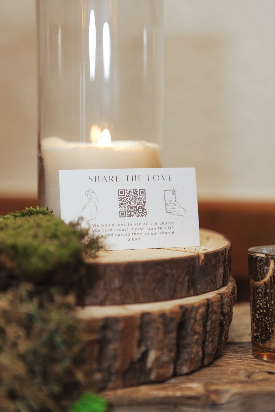 guests-uploading-wedibox-qr-code