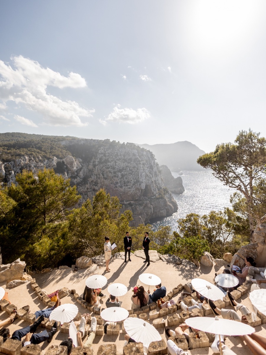 A modern cliffside wedding at Hacienda Na Xamena Ibiza