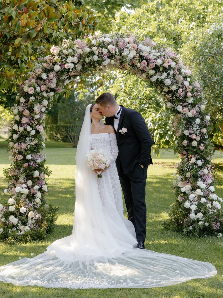 Timeless chateau wedding in Provence with the prettiest pink flowers