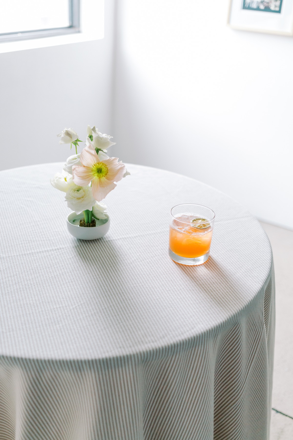 Modern and minimalist cocktail hour wedding inspiration 