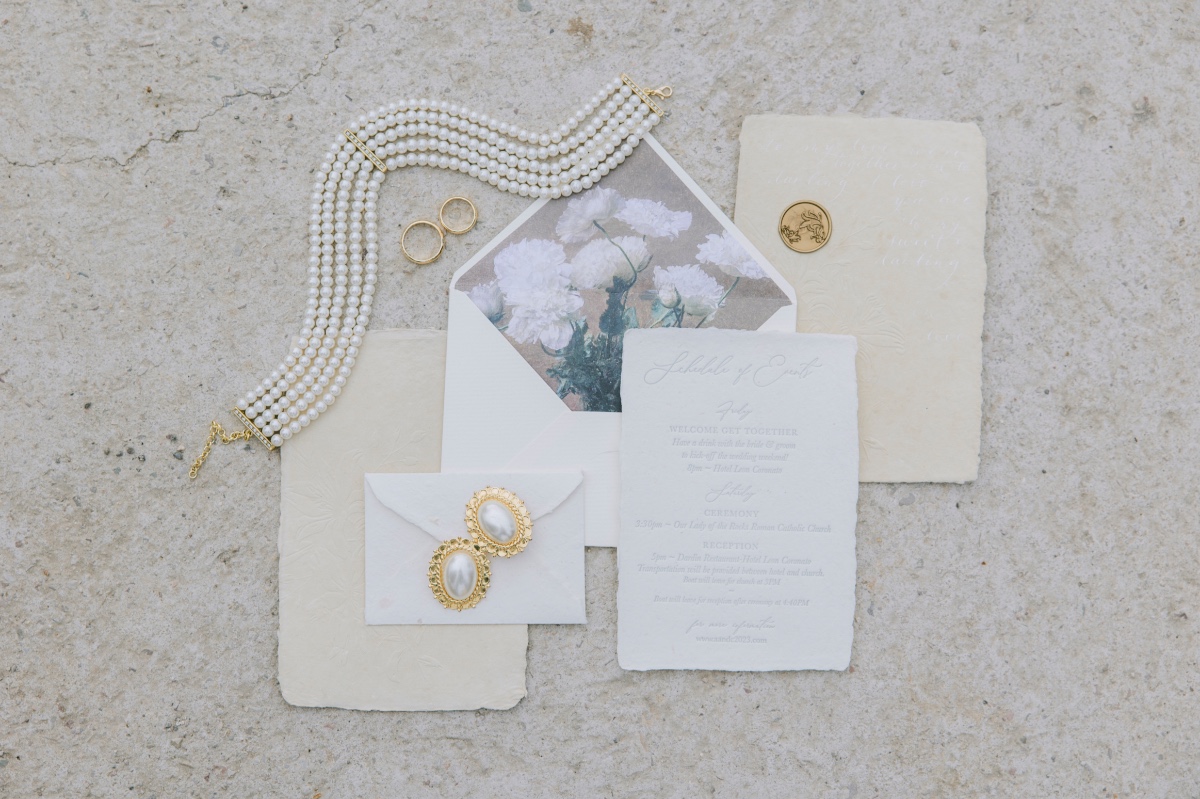 wedding invitation envelopes with patterned liner