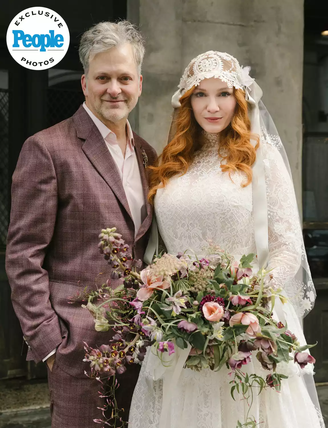 2christina-hendricks-george-bianchini-wedding-042124-98ab15cbe49640a2bf0e492b07180865