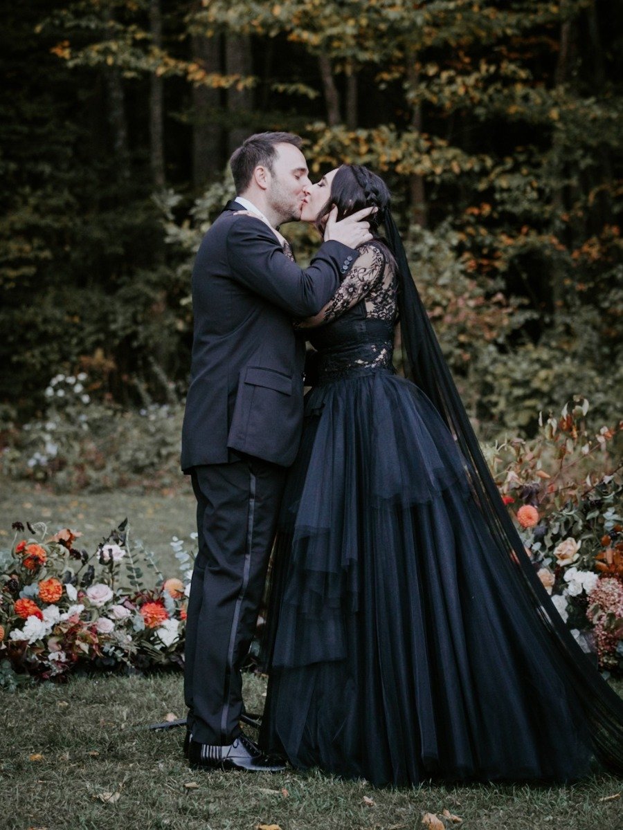 An enchanting & witchy fall wedding at Foxfire Mountain House