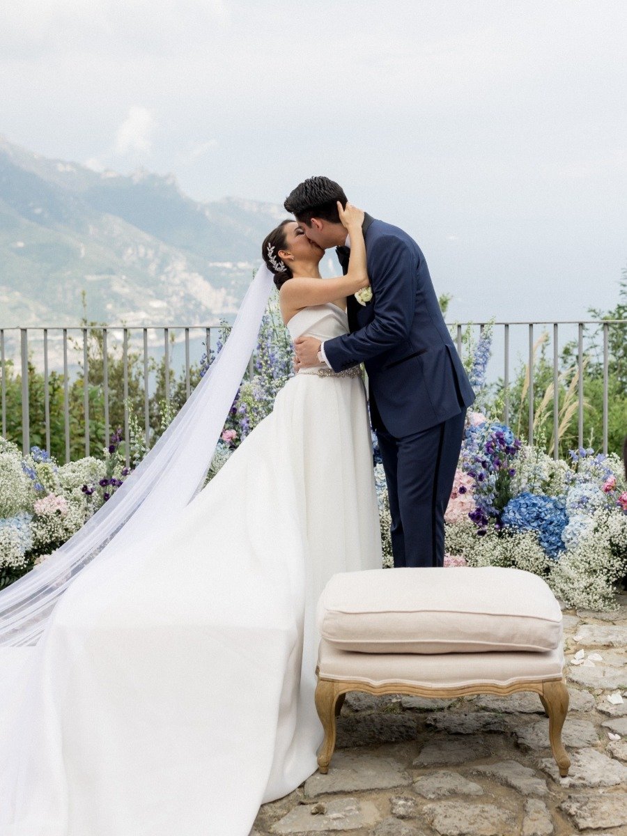 A chinoiserie-inspired something blue wedding on the Amalfi Coast