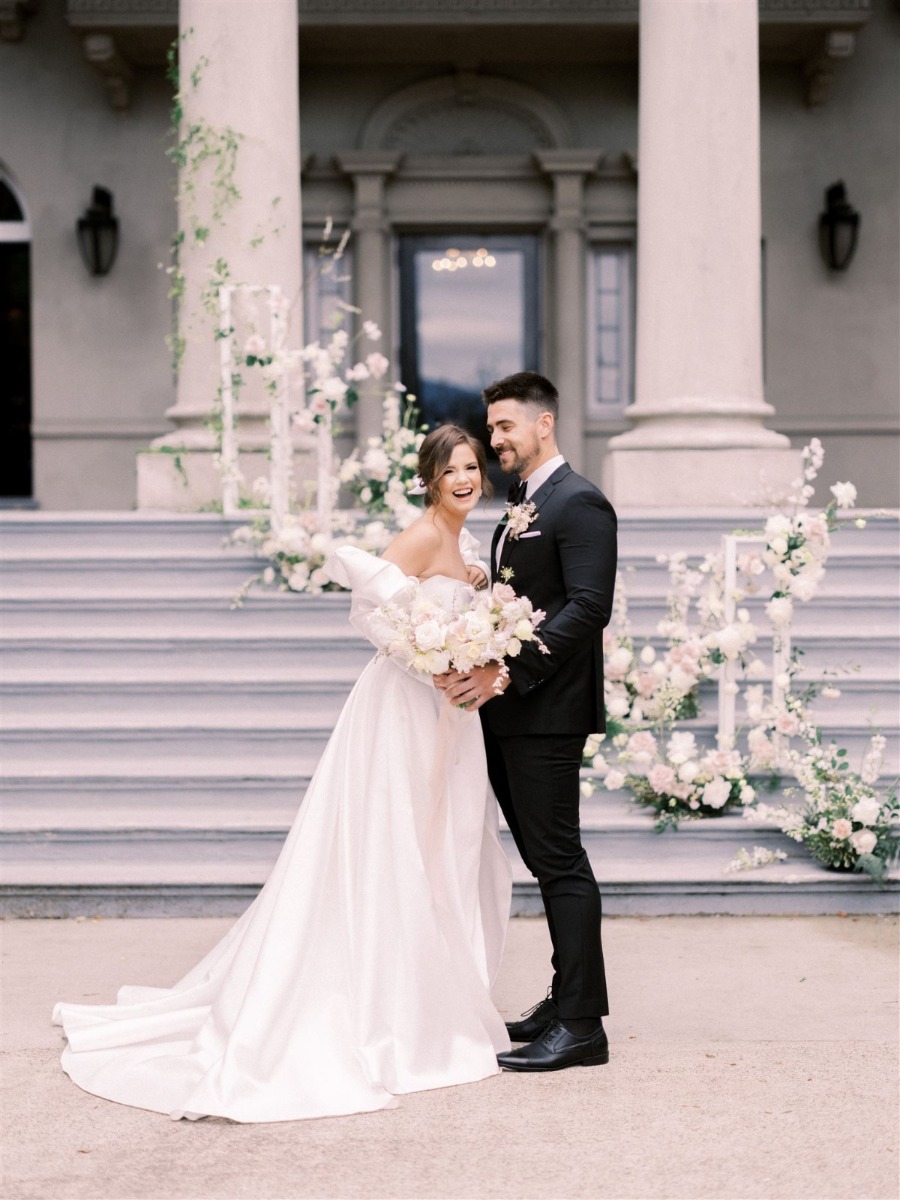 A pink twist on French weddings at a Canadian venue with 