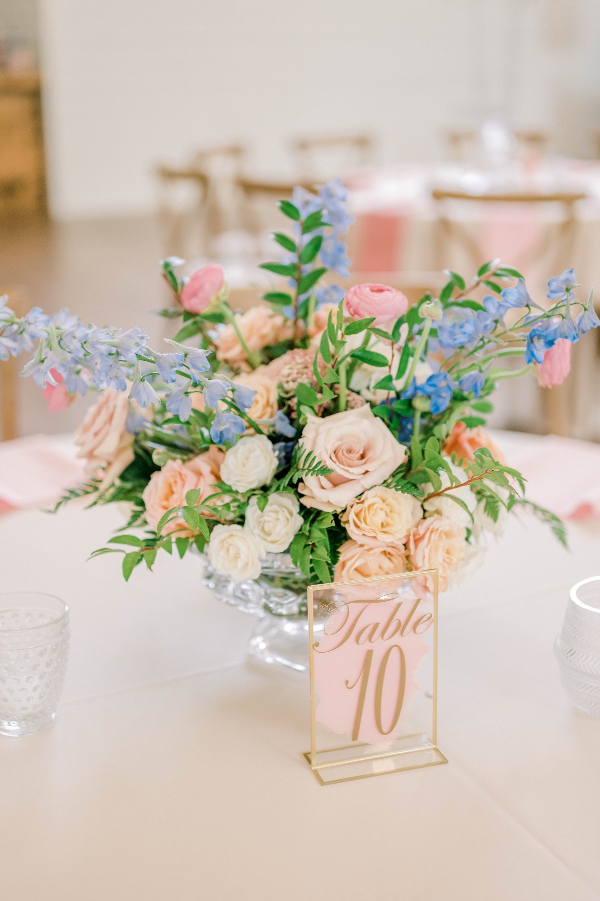 peach pink and blue centerpieces