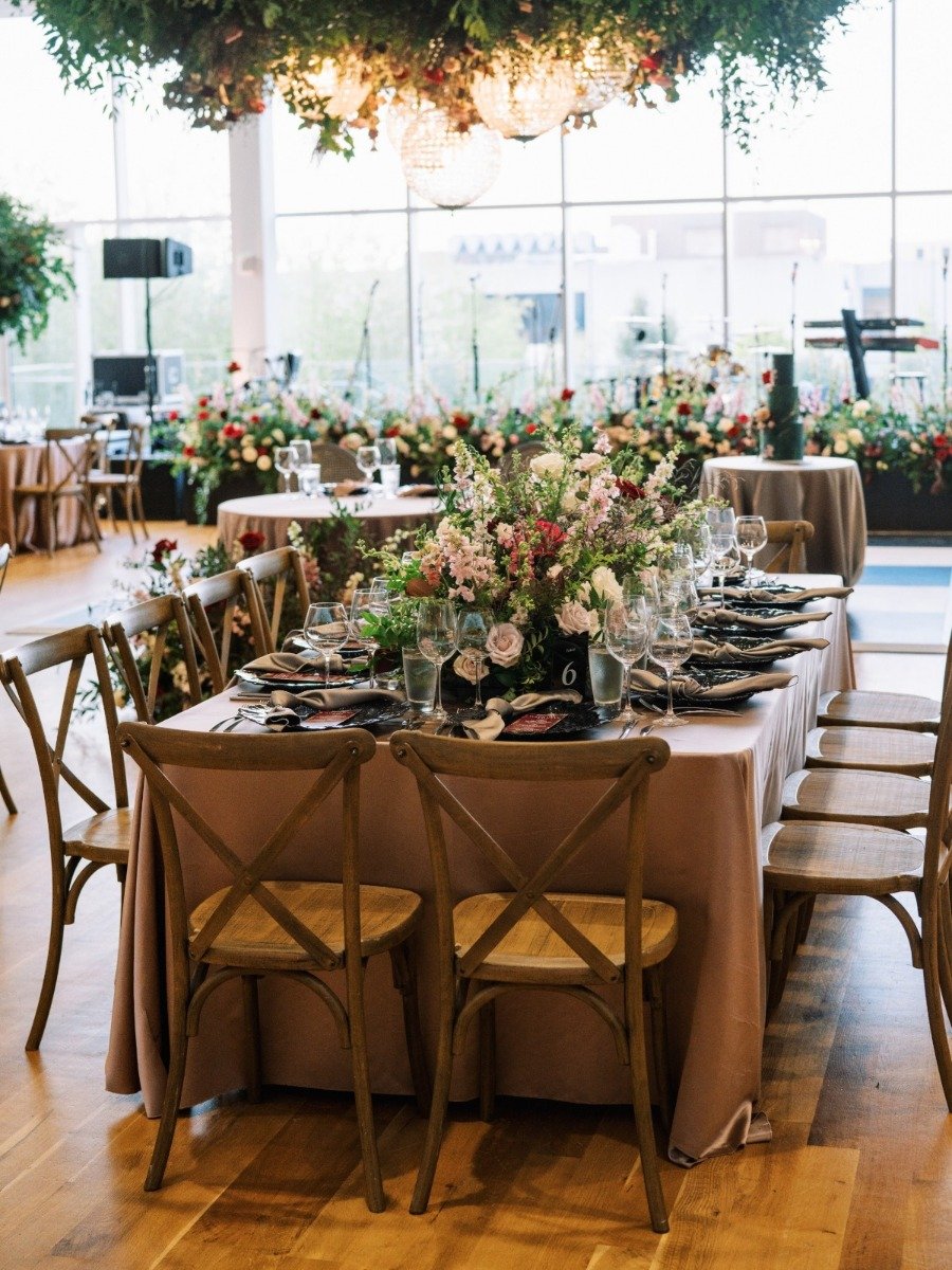 An unruly yet elegant garden party wedding at an Ohio art museum