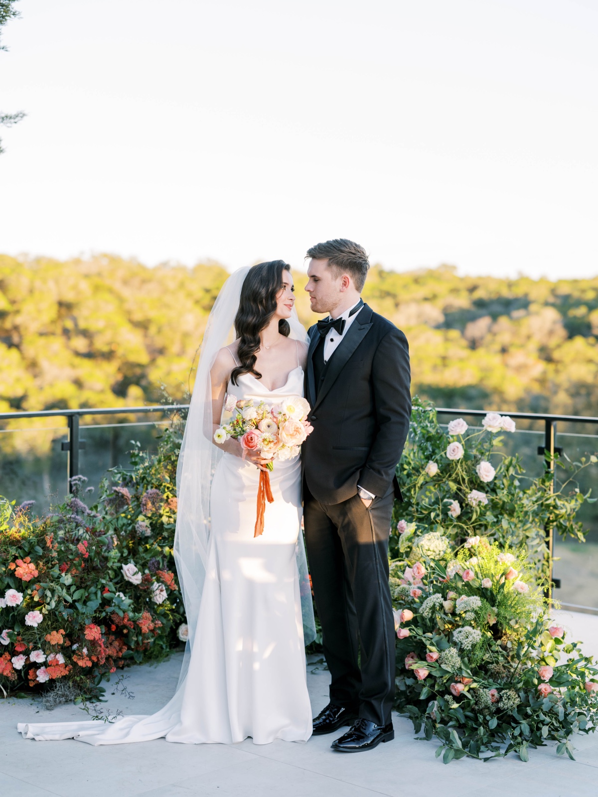 An Italian wedding filled with citrus and cliffside views