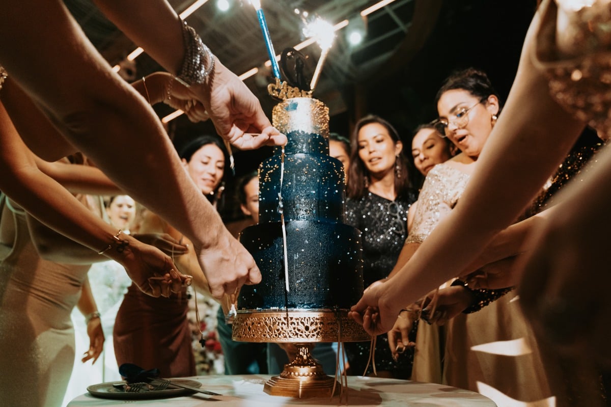 black wedding cake with gold sparklers