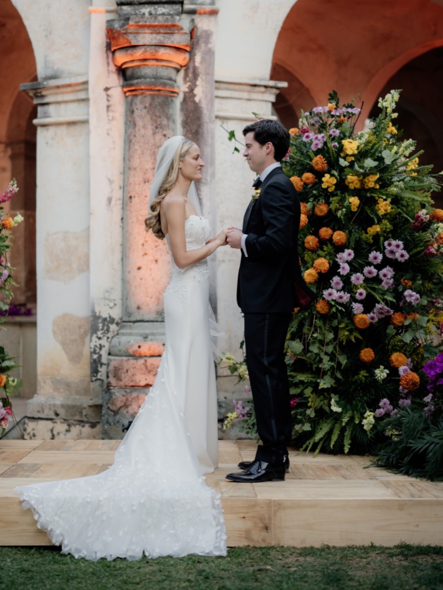 Guests paraded to this summery wedding under the stars in Oaxaca