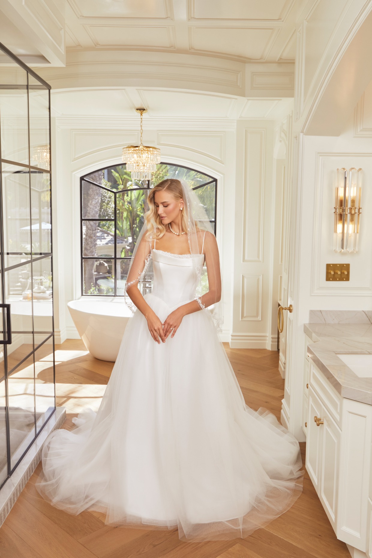 2567V_Hepburn_Veil Front