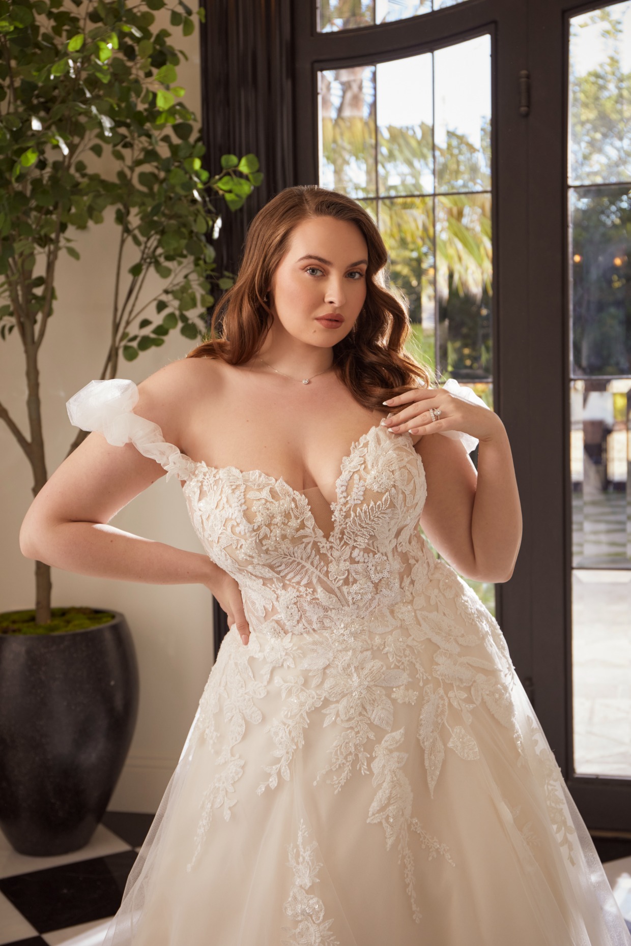 2574C_Corinne_ Front Close