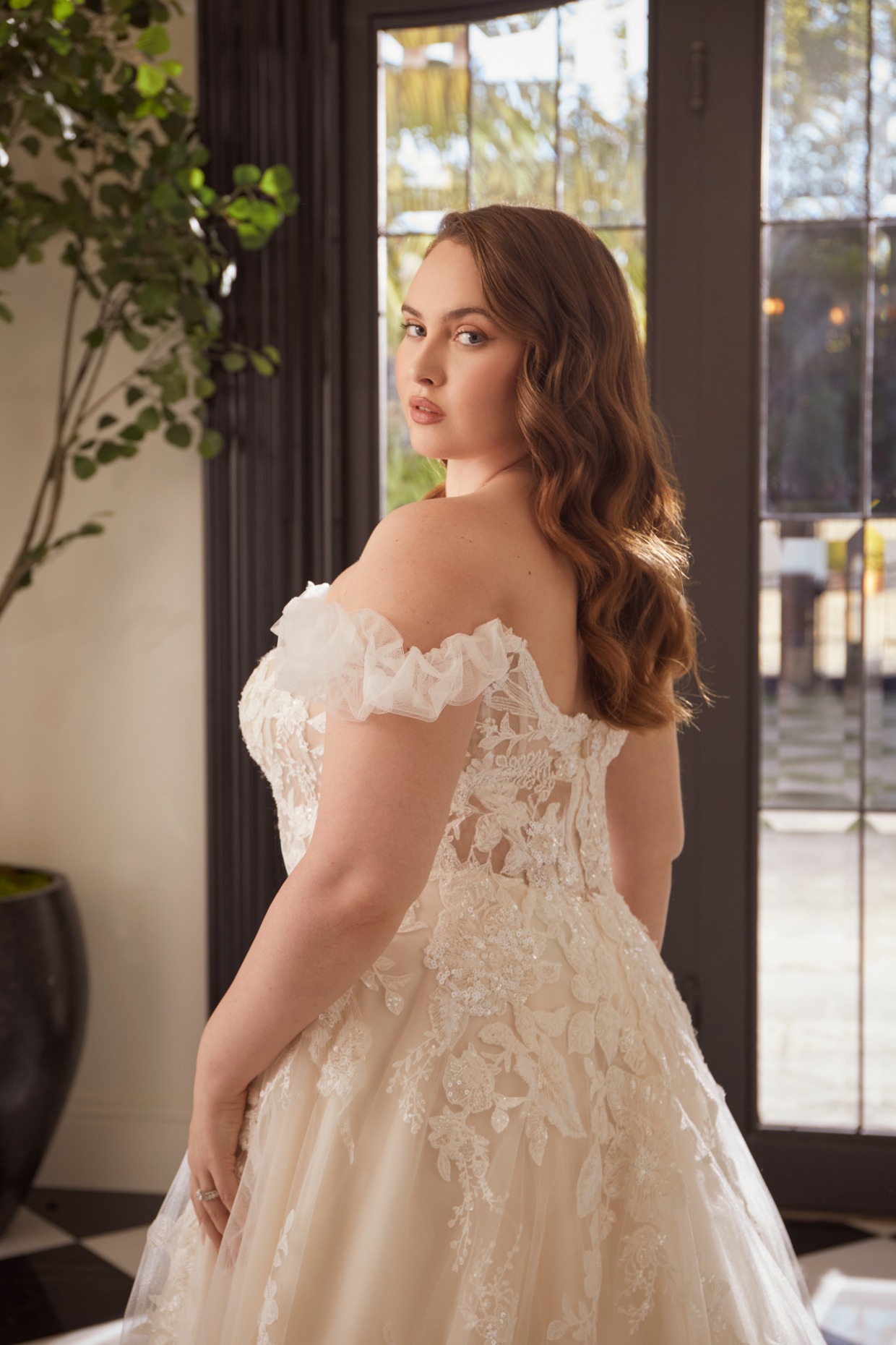 2574C_Corinne_Back Close