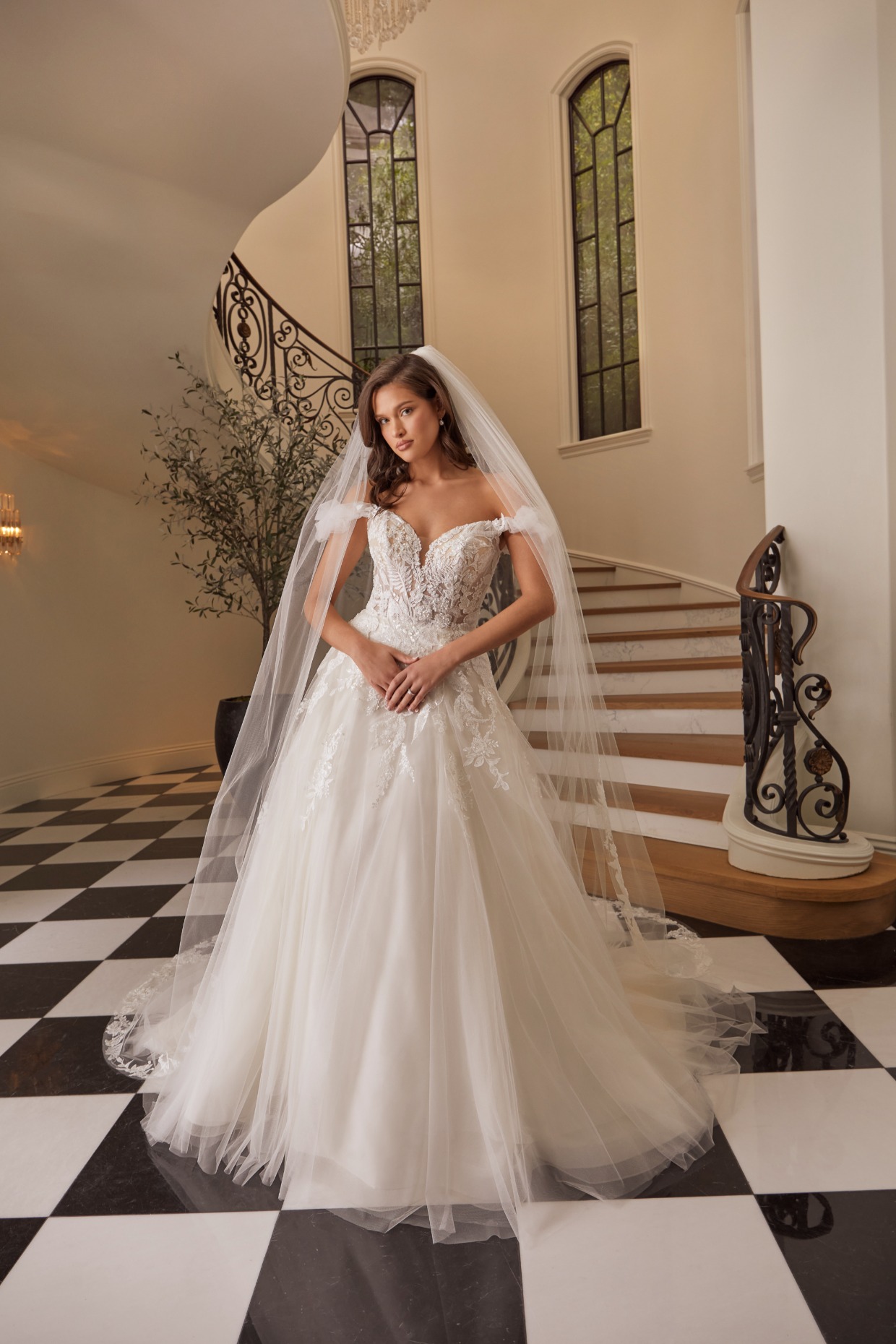 2574V_Corinne_Veil Front