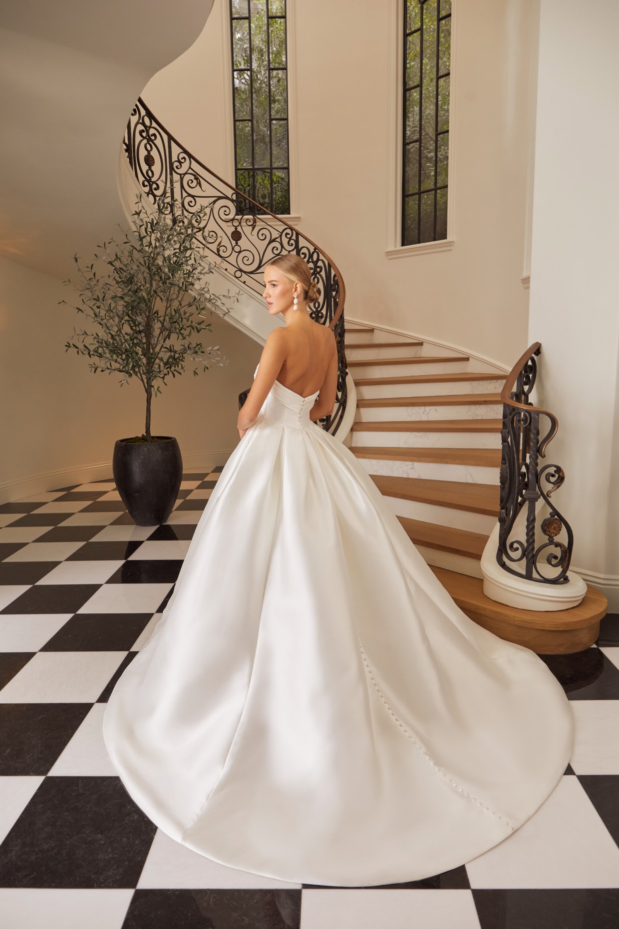 2575_Lorelai_Back 2_No Bow