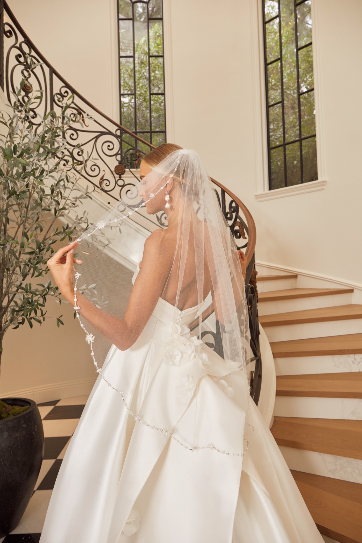 2575V_Lorelai_Veil Back