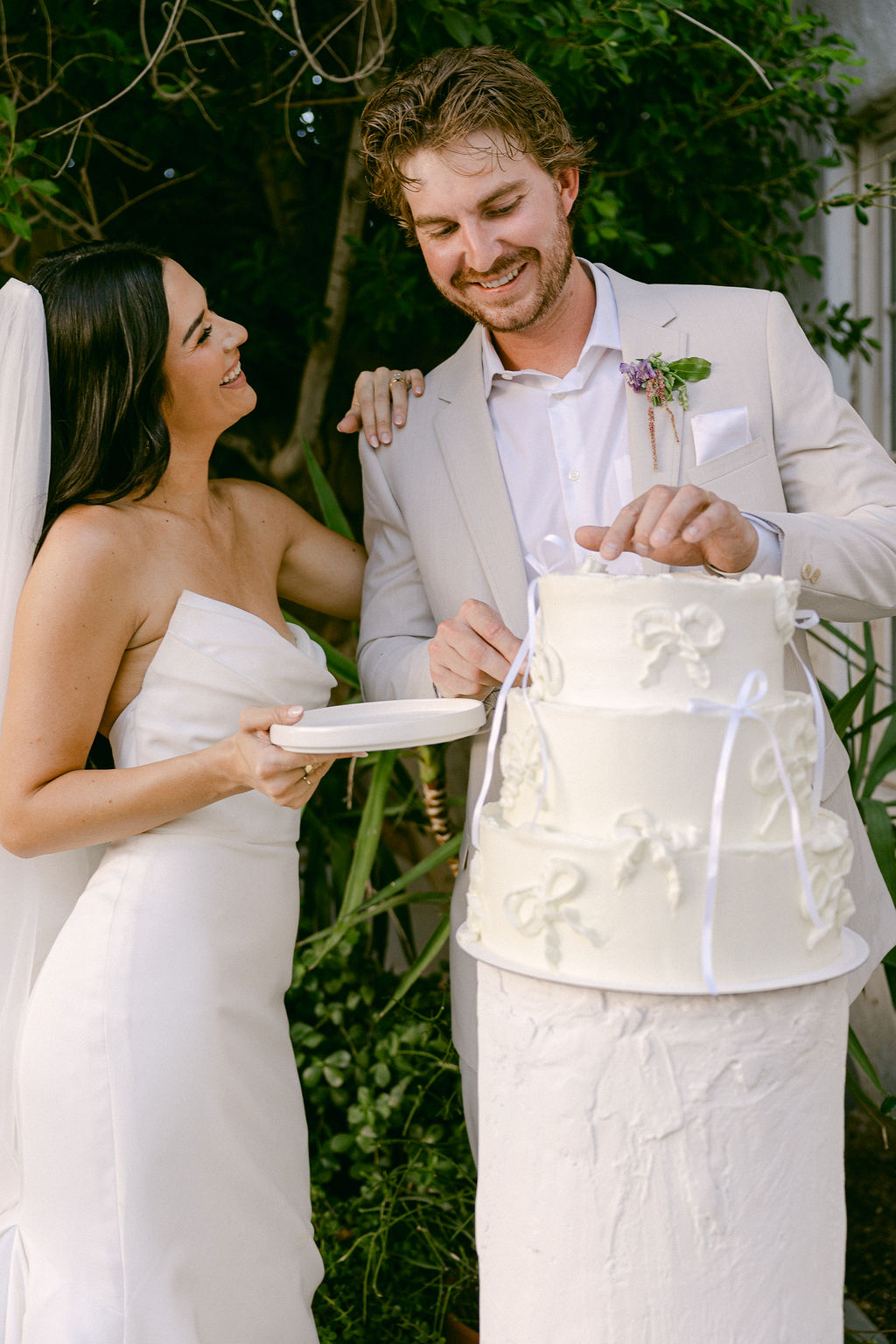 wedding cake with frosted bows