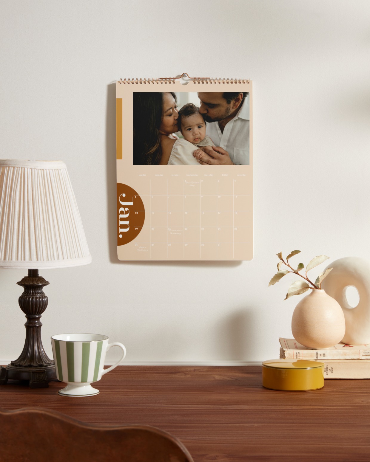 FY24_HOL24_Editorial_Calendar_HERO_V_0706_catalog_1
