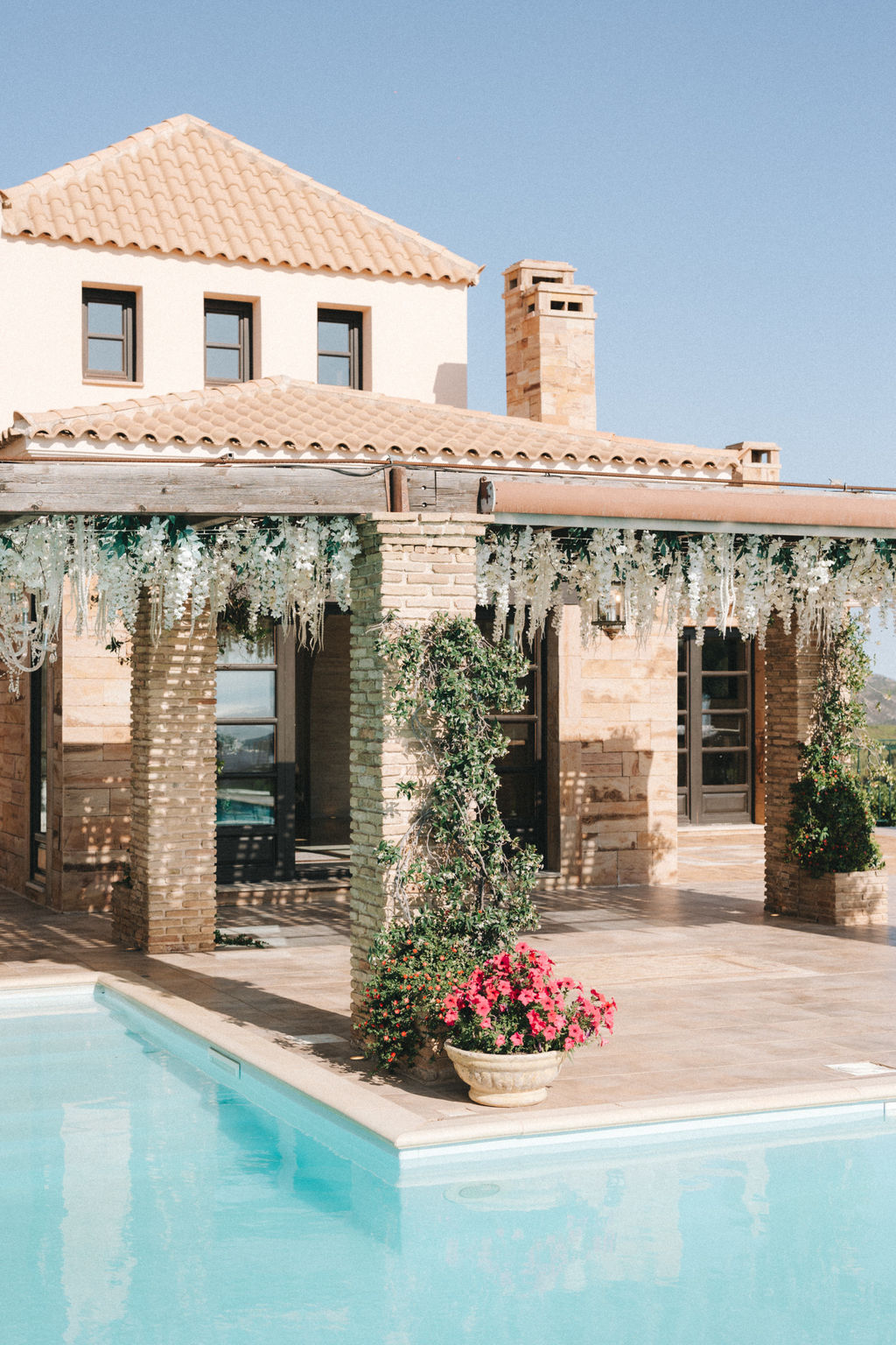 love-in-bloom-a-chic-summer-wedding-at-hatzi-mansion_wedtime-stories_vicky-galata-weddings-events-56
