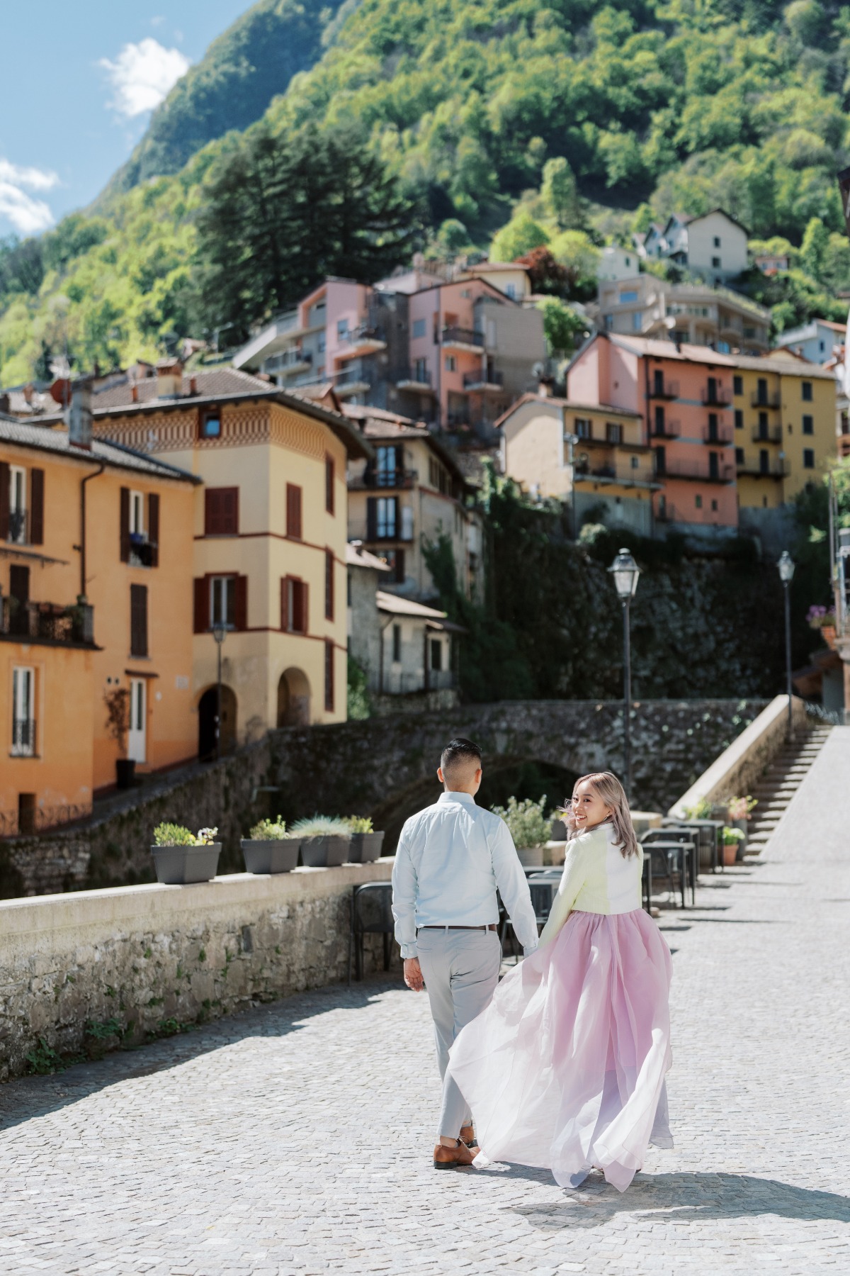 pastel lake como elopement 