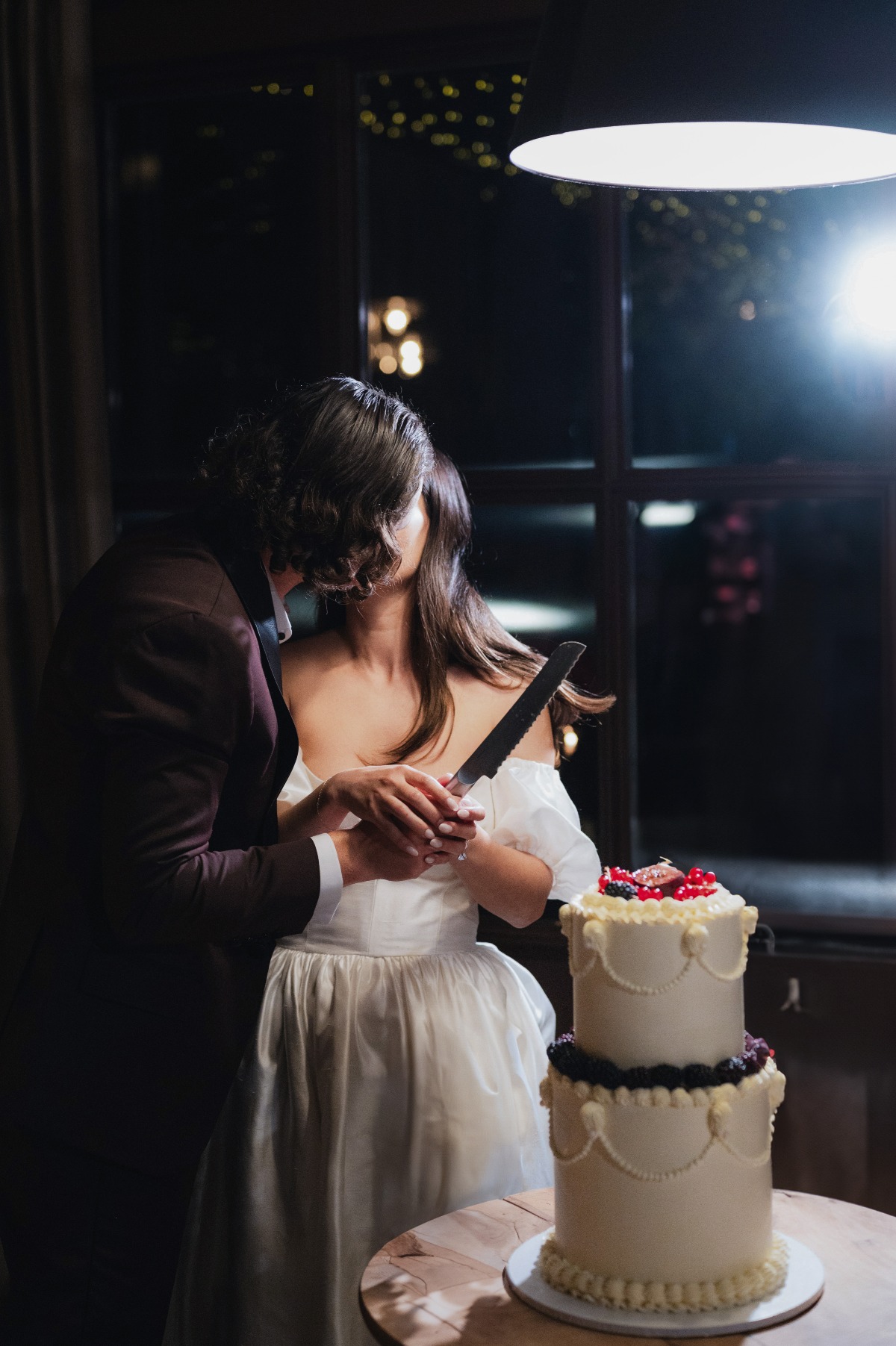 lambeth wedding cake with berries