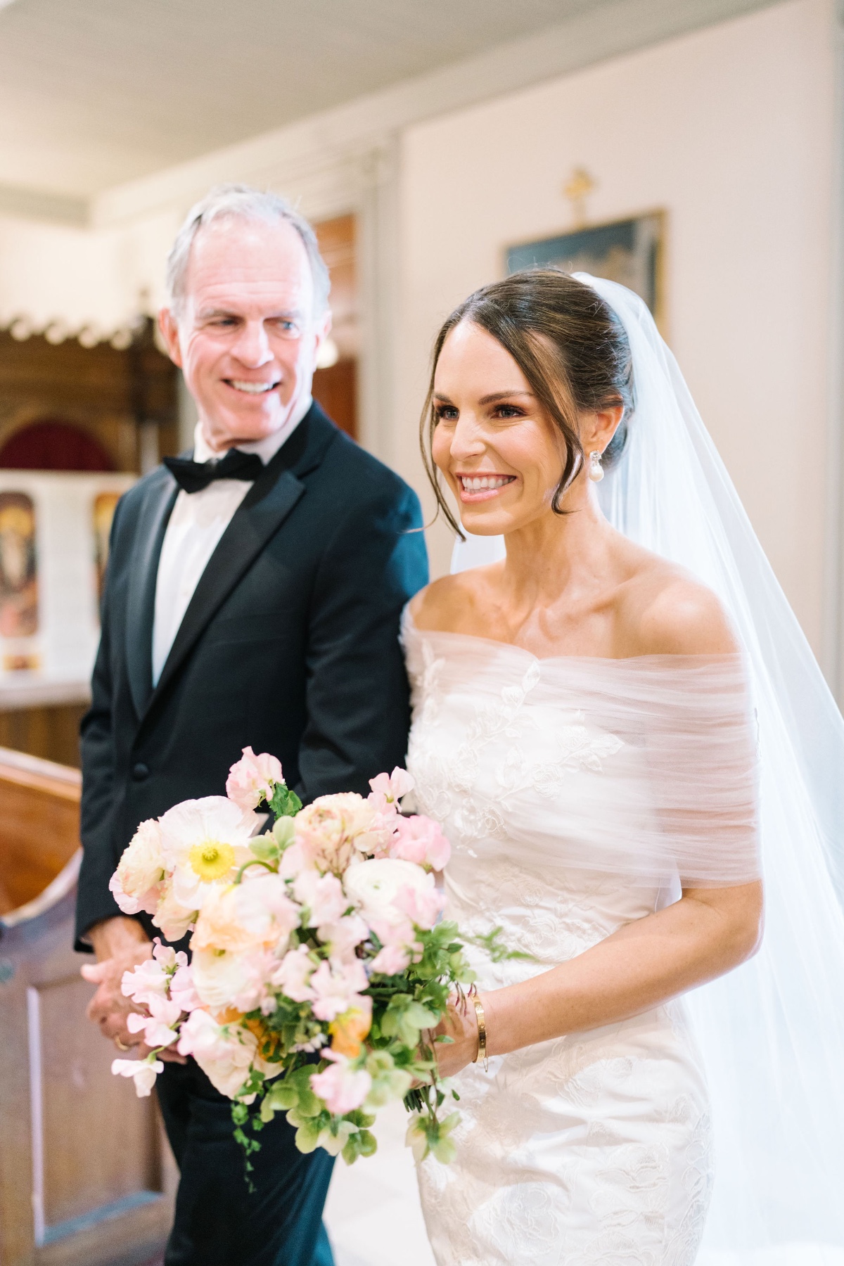father walking bride down the asile