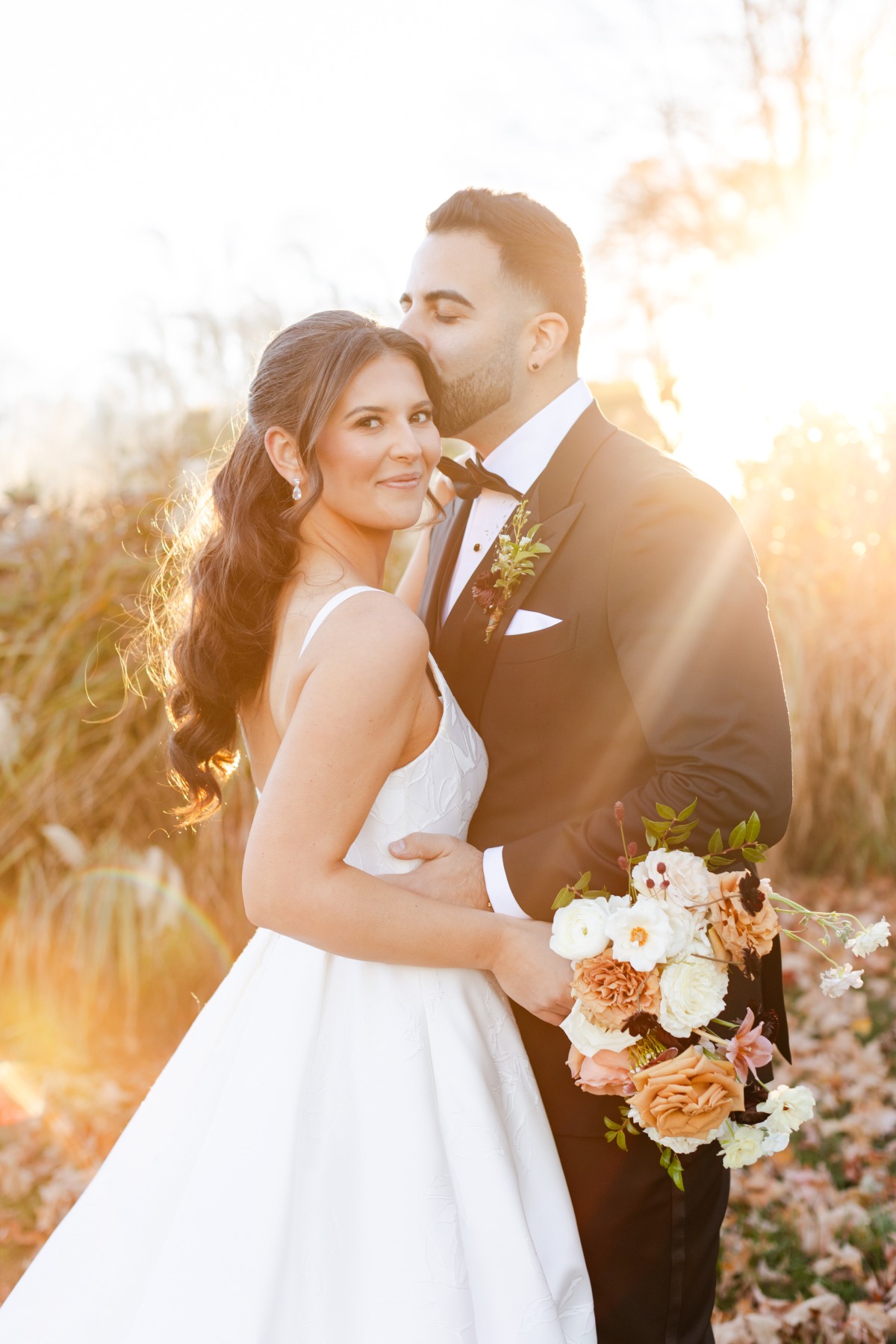 Winery wedding along the hudson river In soft autumn neutrals - Wedding  Chicks