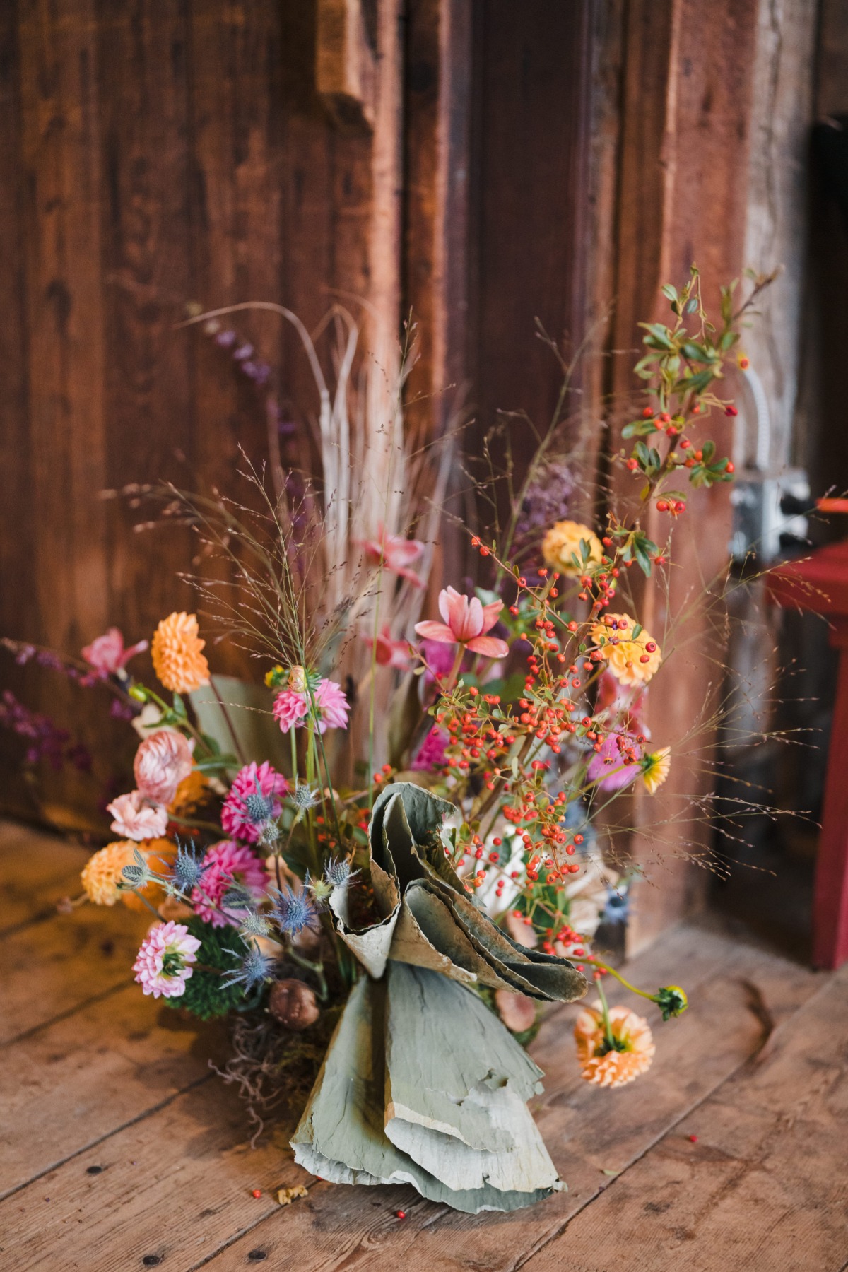 wedding ceremony floral arrangements with linen ties