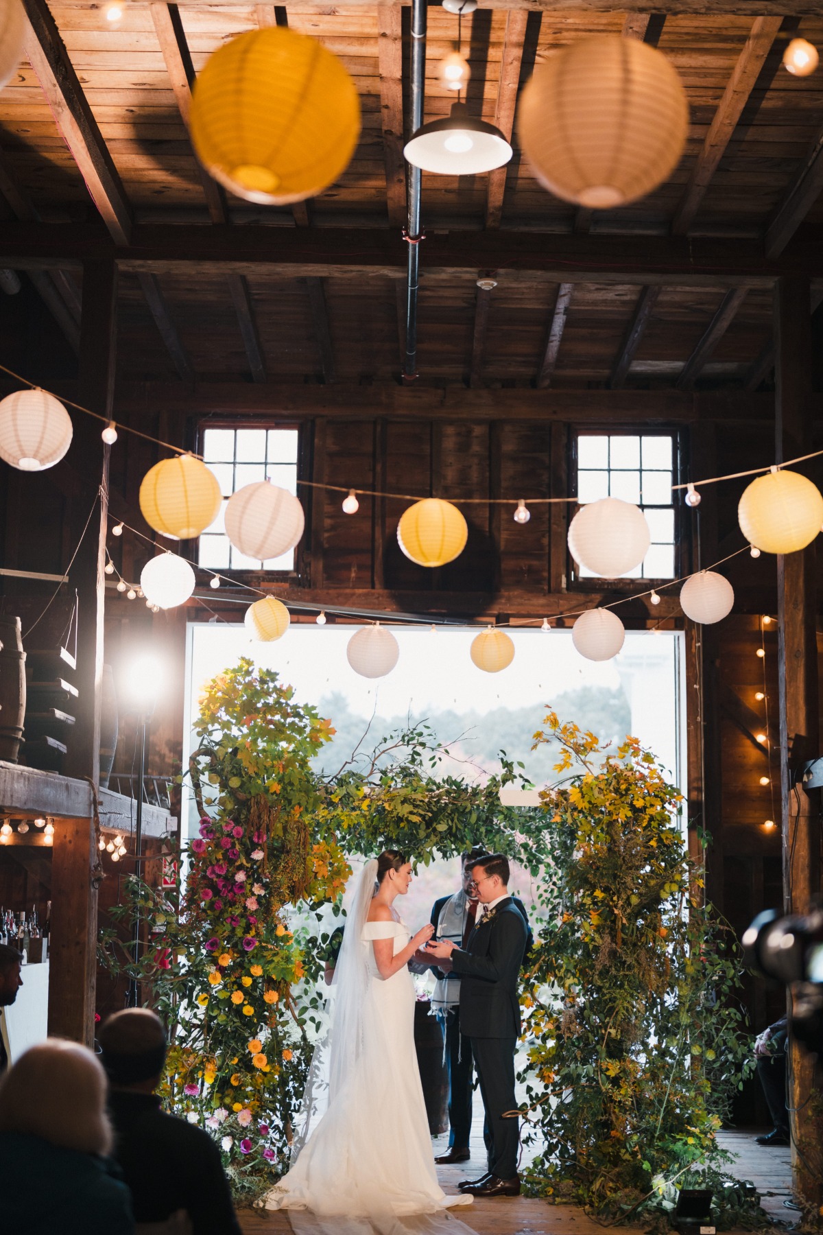hanging paper lanters for wedding ceremony