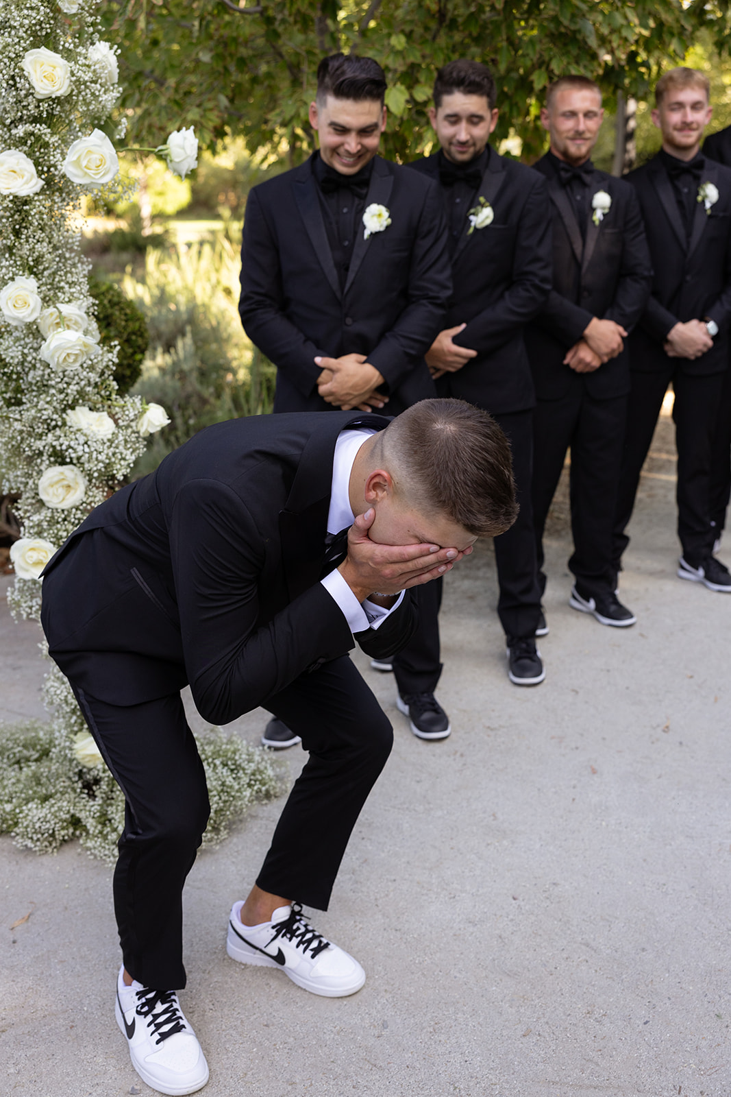 groom reaction photo ideas