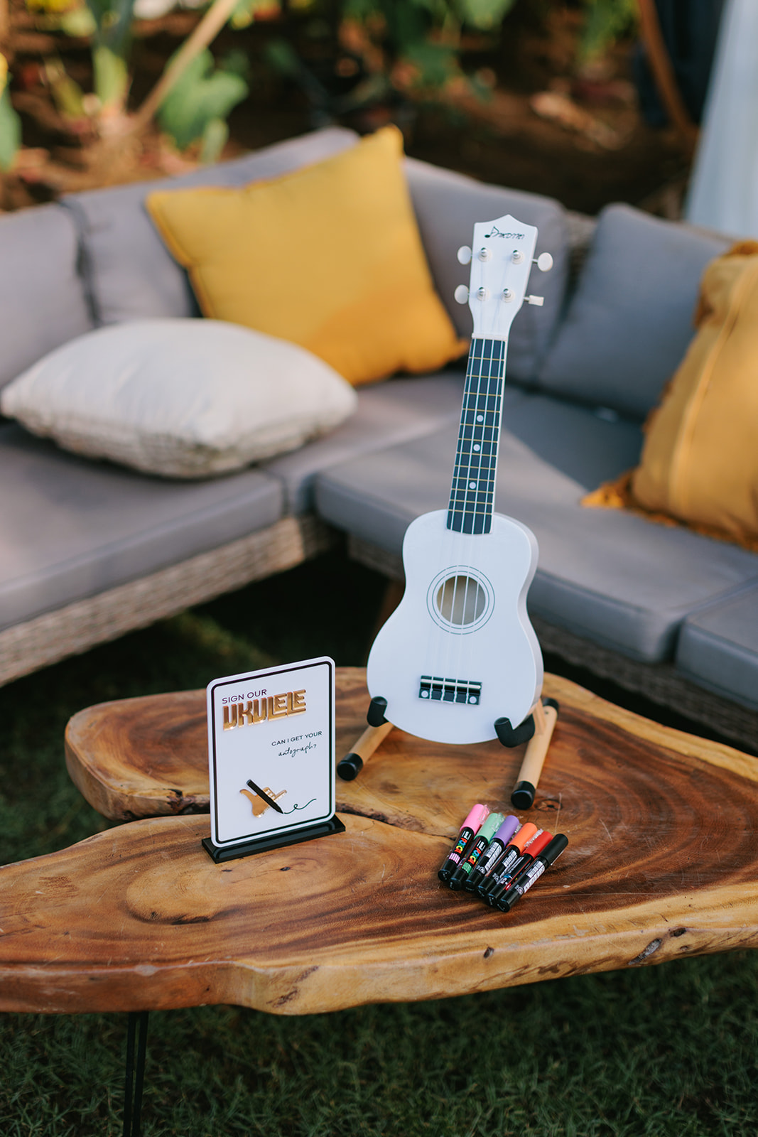ukelele guest book