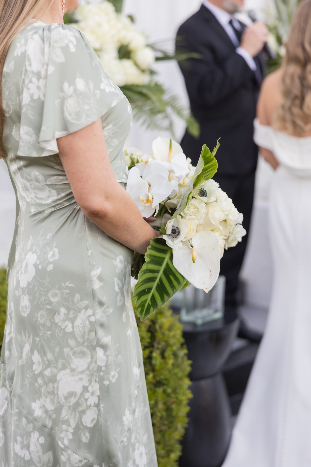 white wedding bouquet