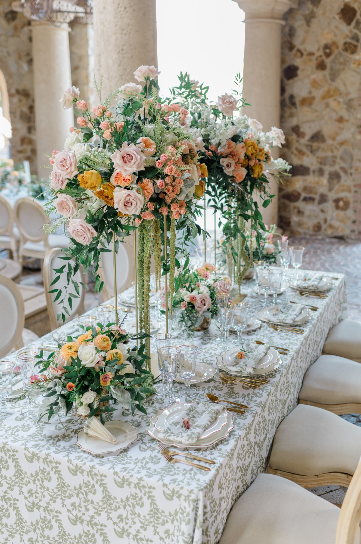 peach blush and gold wedding decor ideas