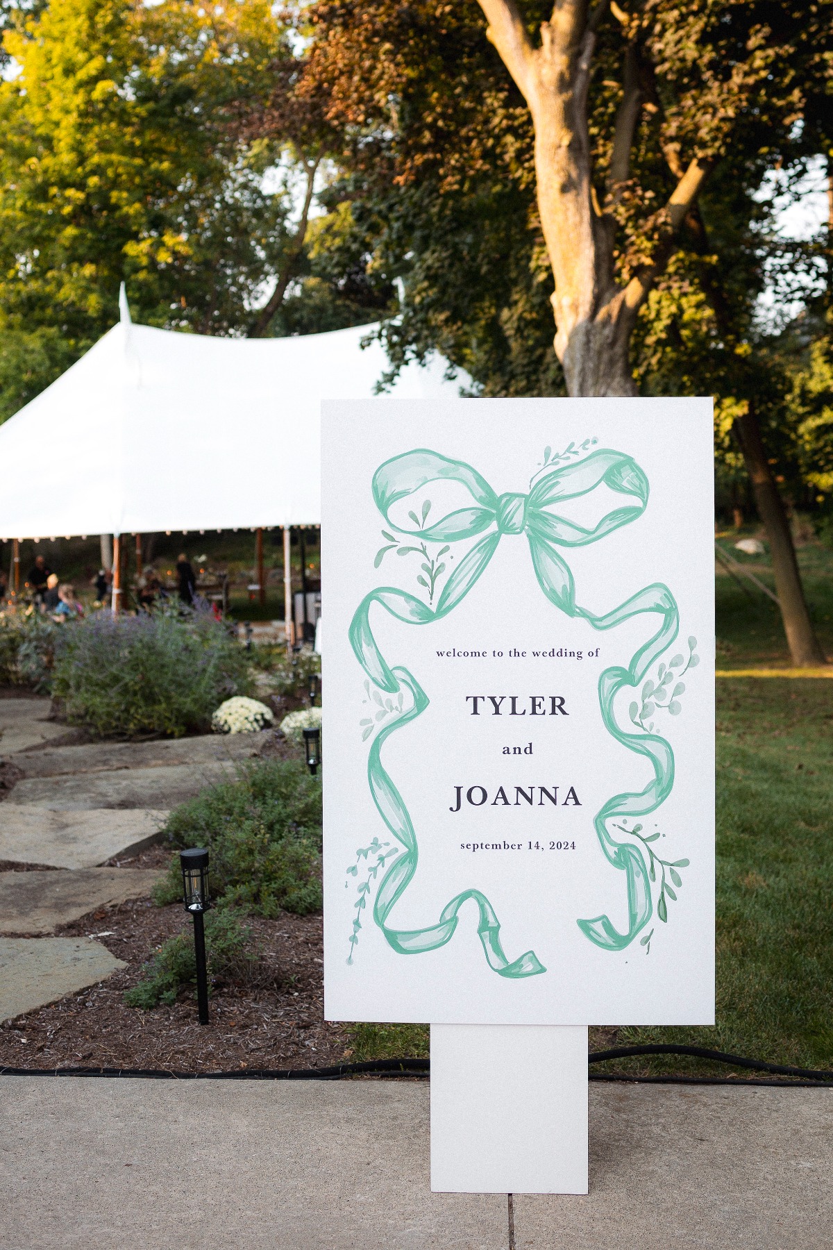 bow wedding sign ideas