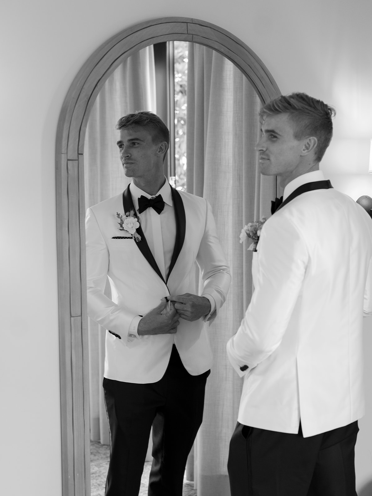 groom getting ready photo ideas