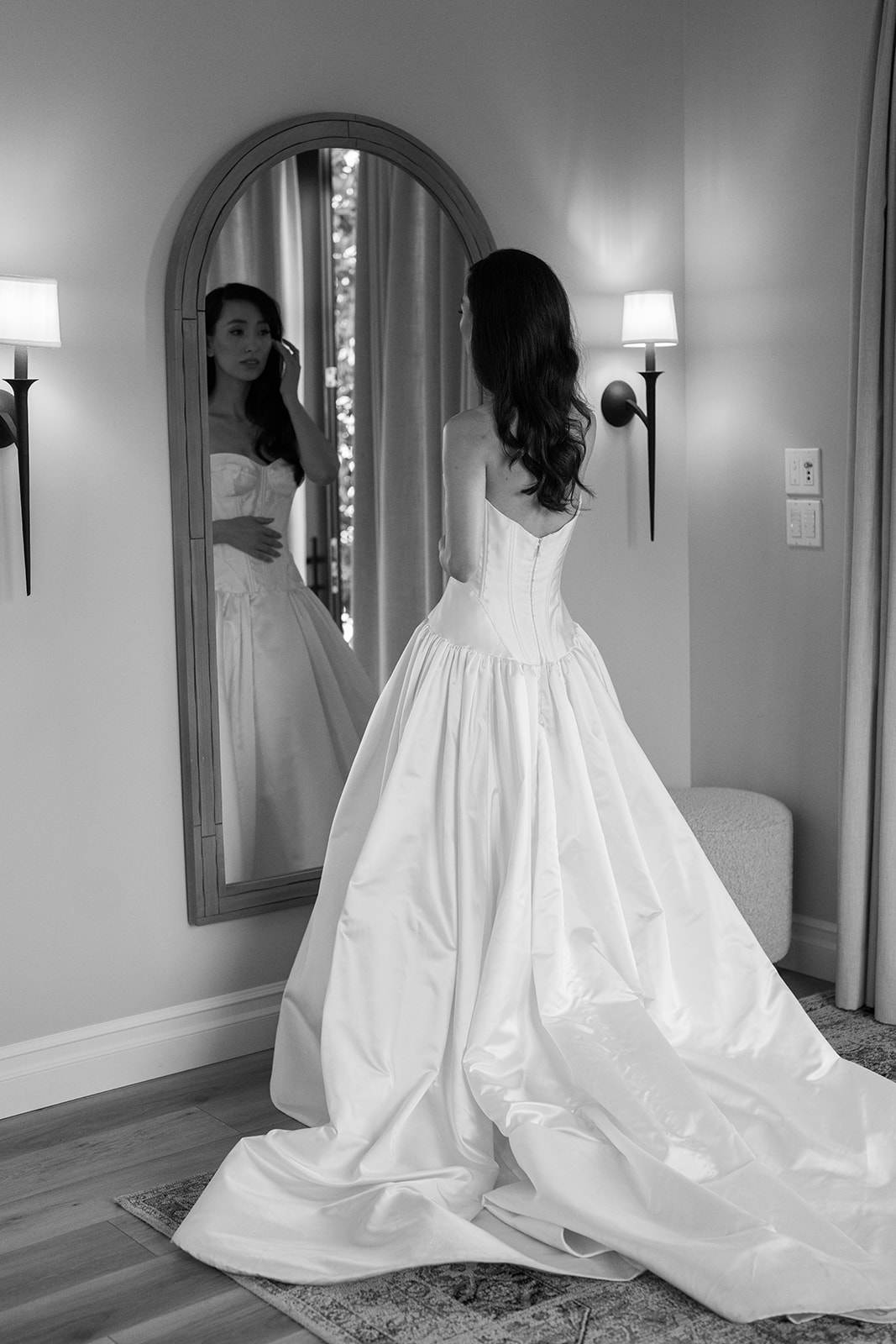 bride getting ready photo ideas