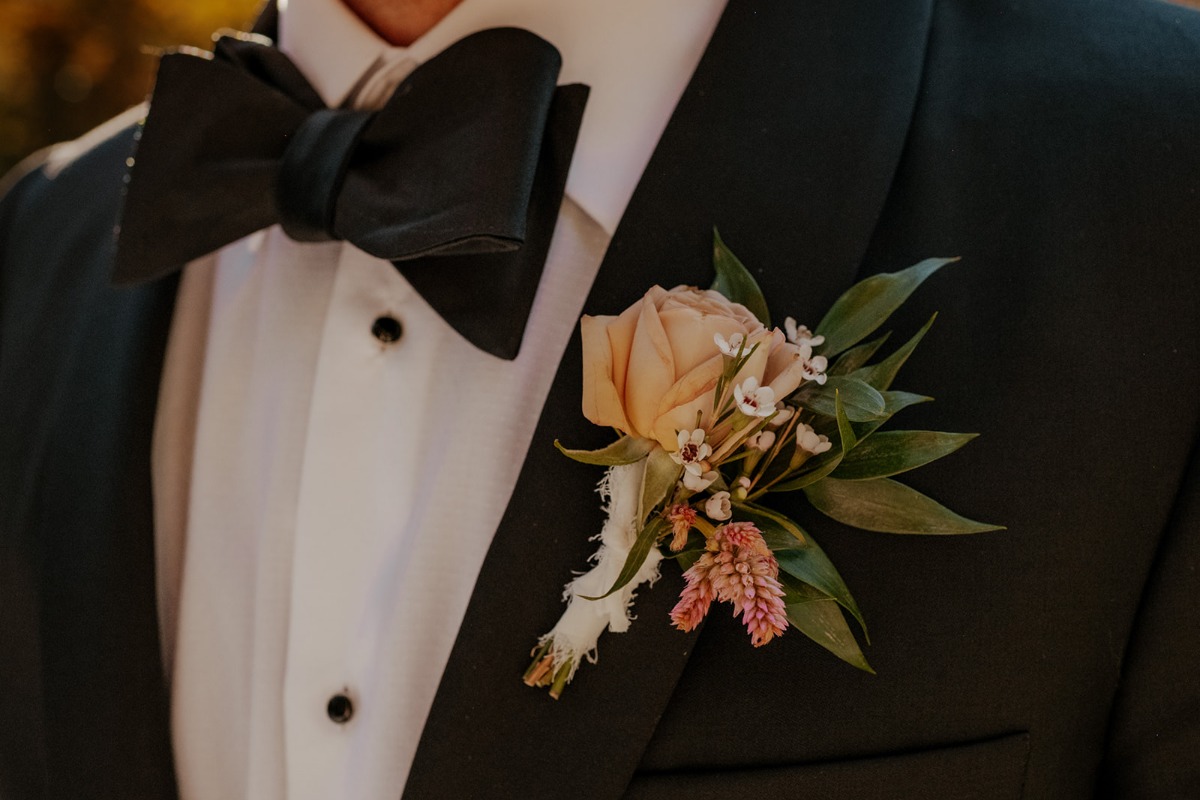 fall wedding boutonnière 