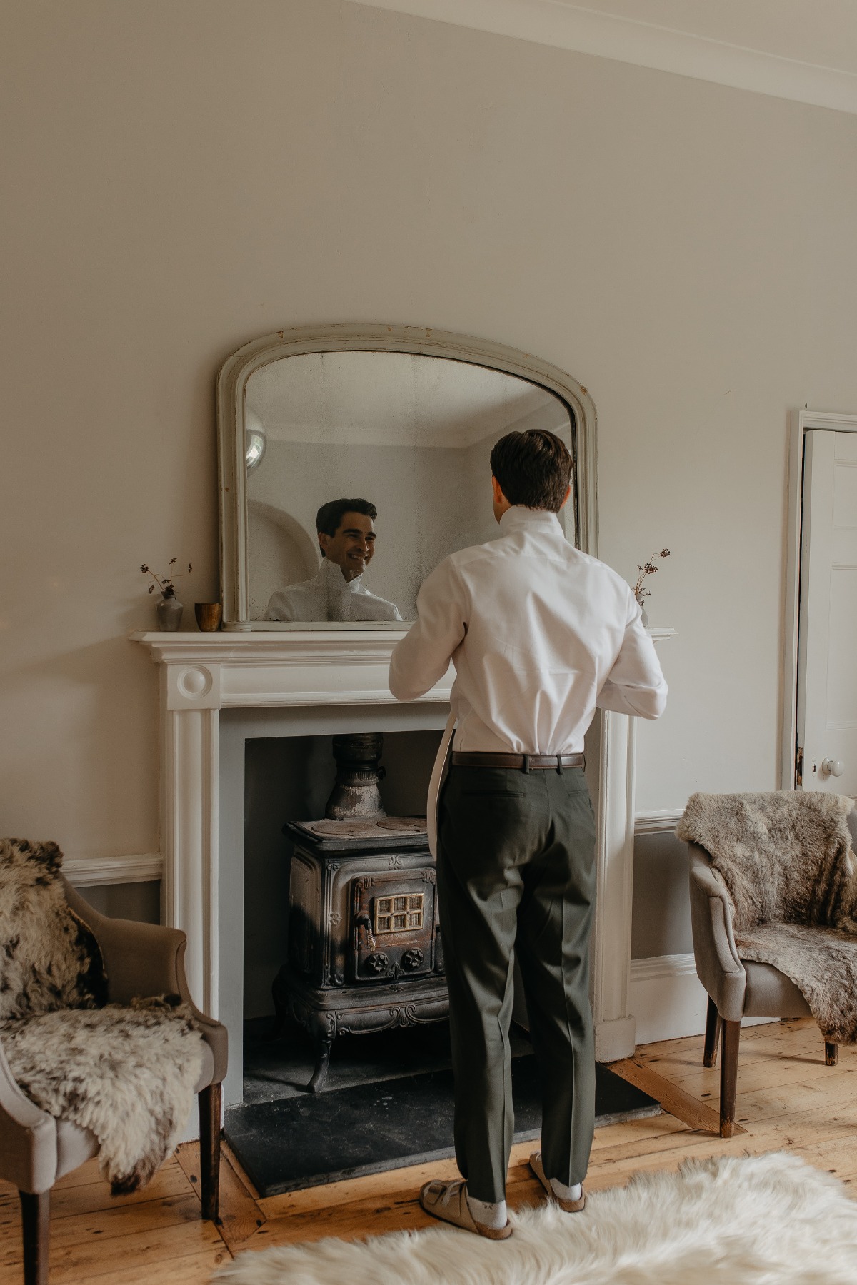 groom getting ready photo ideas