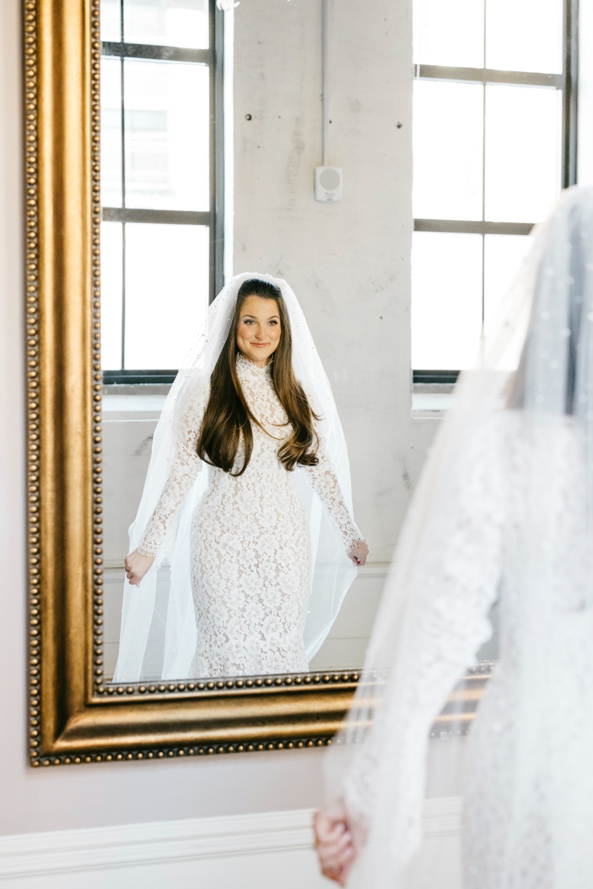bride getting ready mirror photo ideas