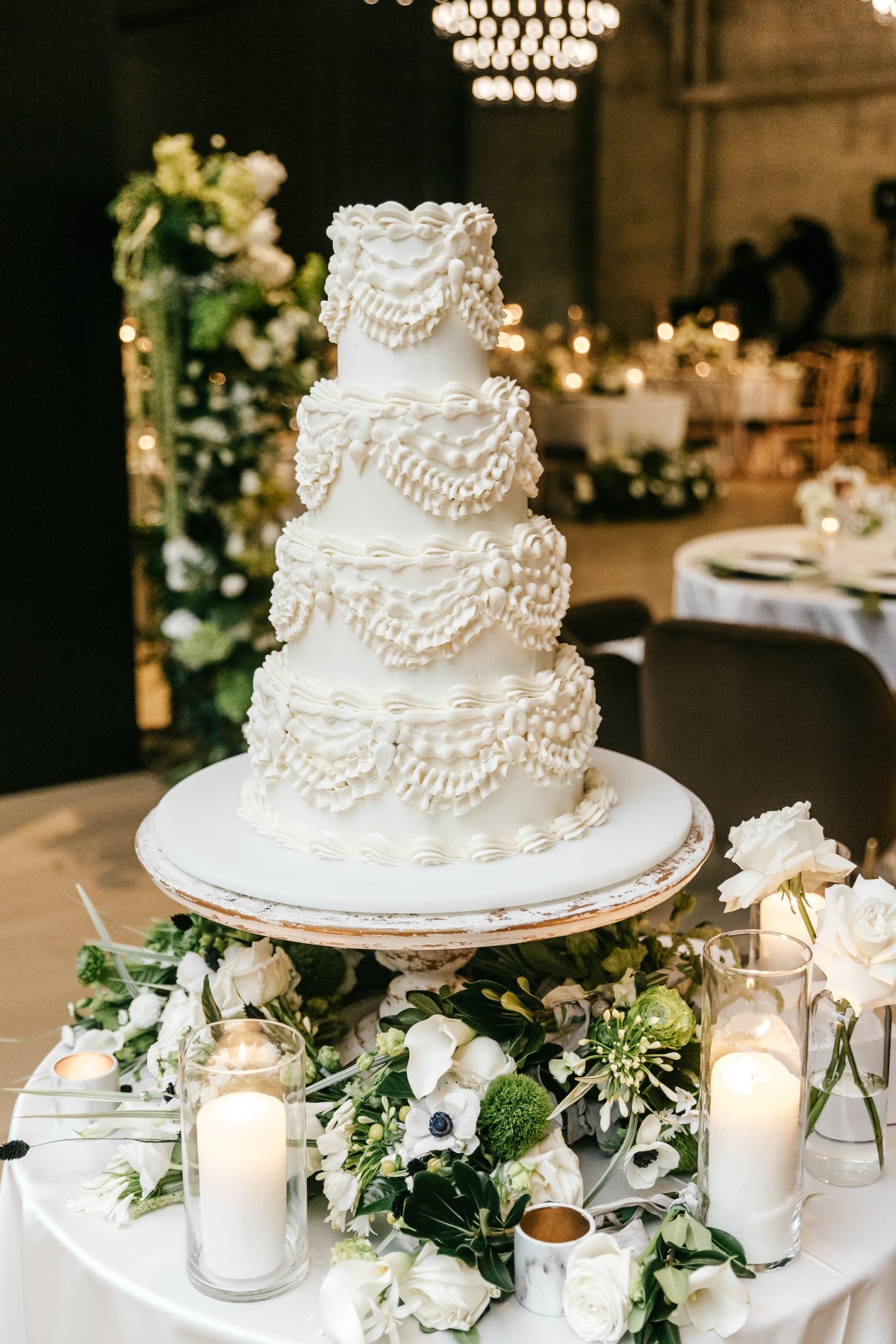 ivory lambeth cake for wedding