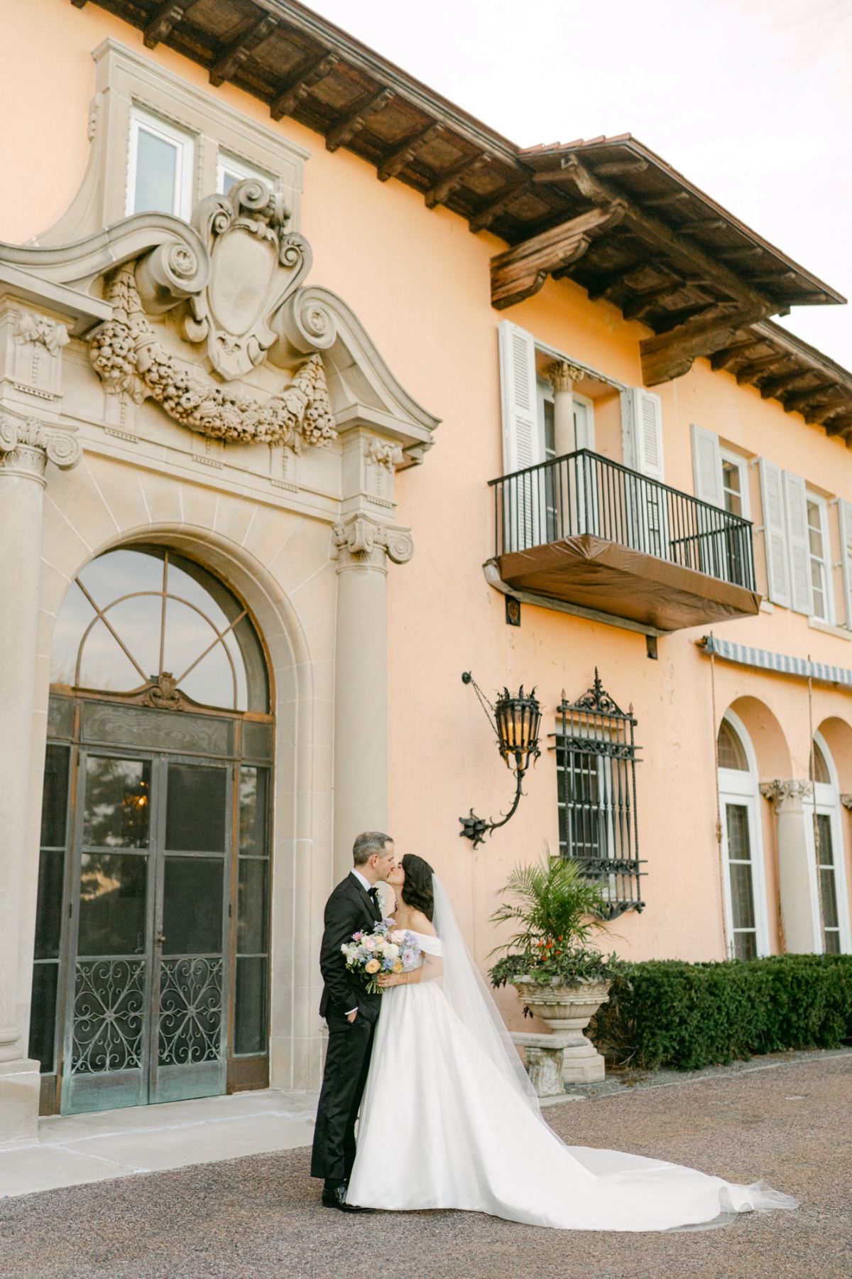 alison-mae-cuneo-mansion-wedding-photography-12