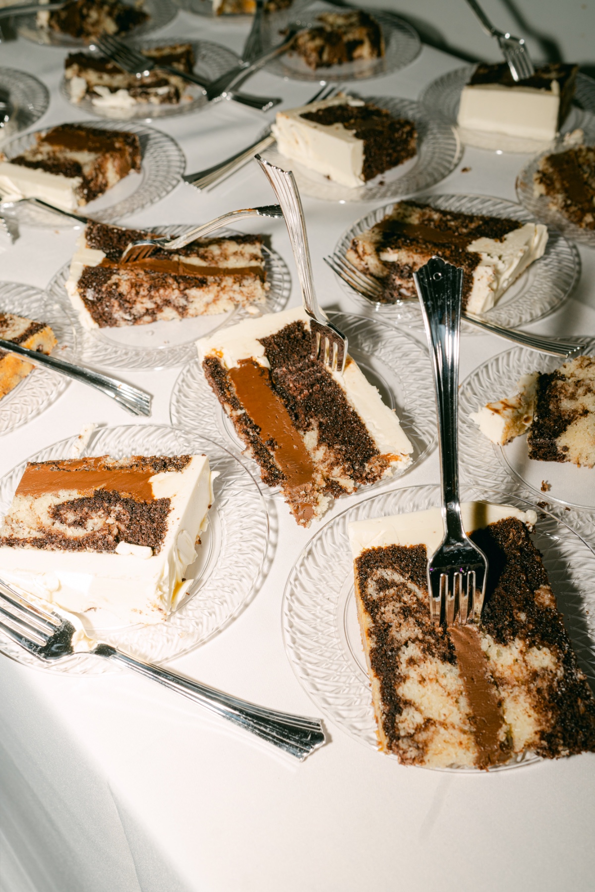 flash wedding cake photo