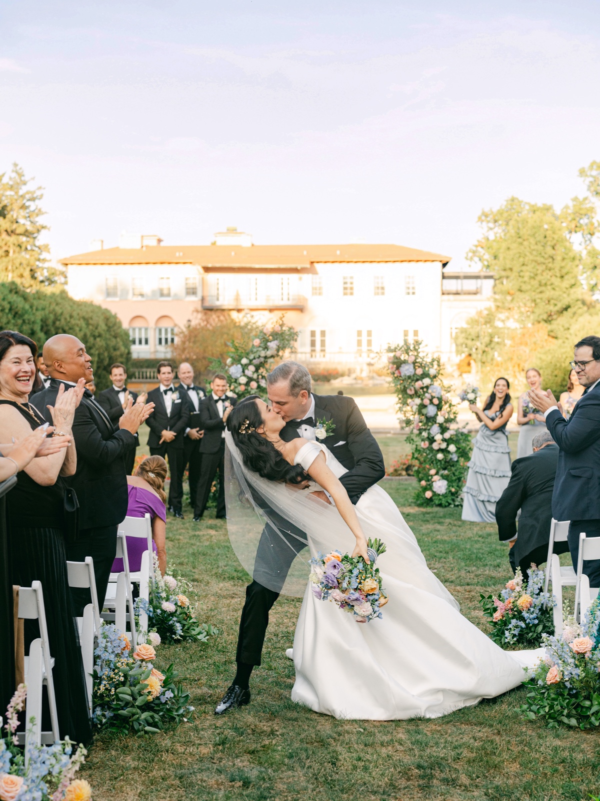 first kiss photo ideas wedding