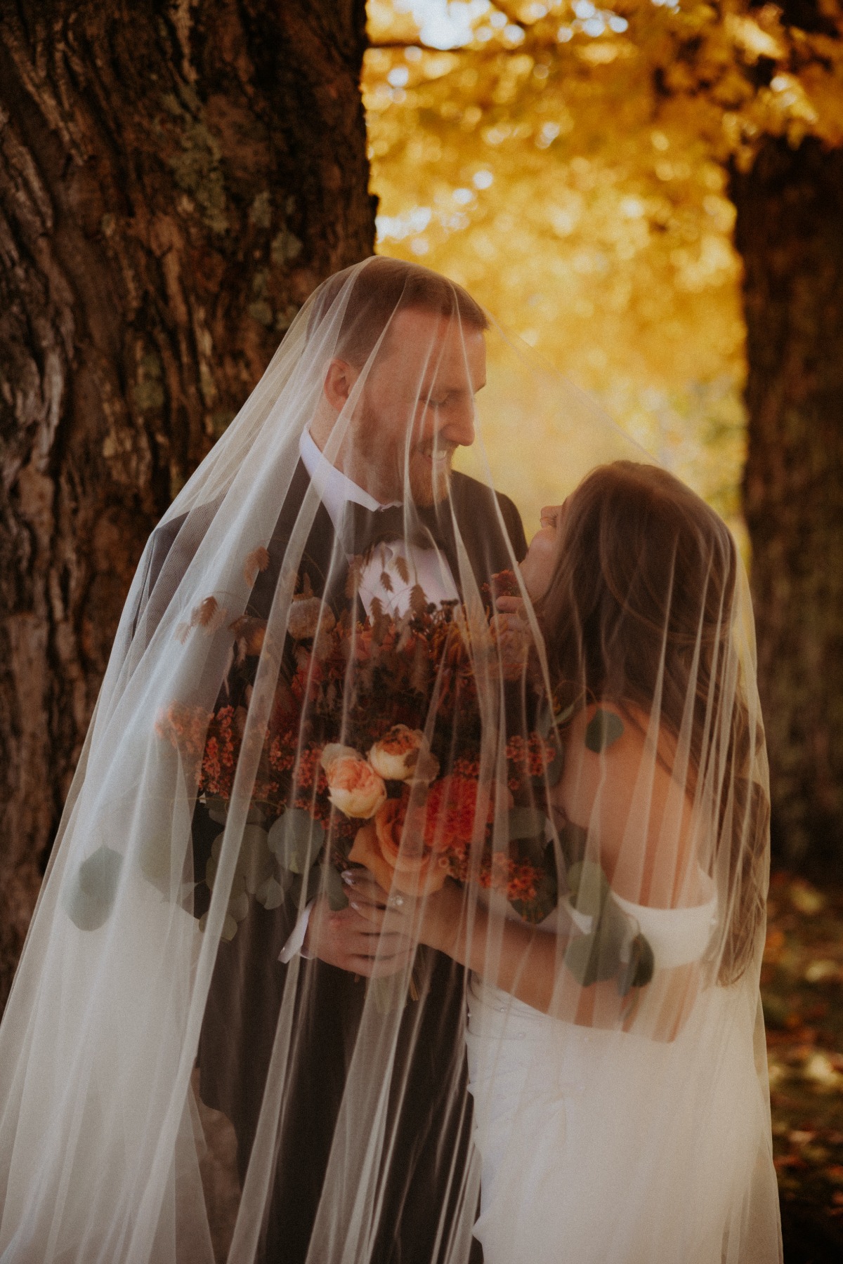 veil couples portrait ideas for wedding