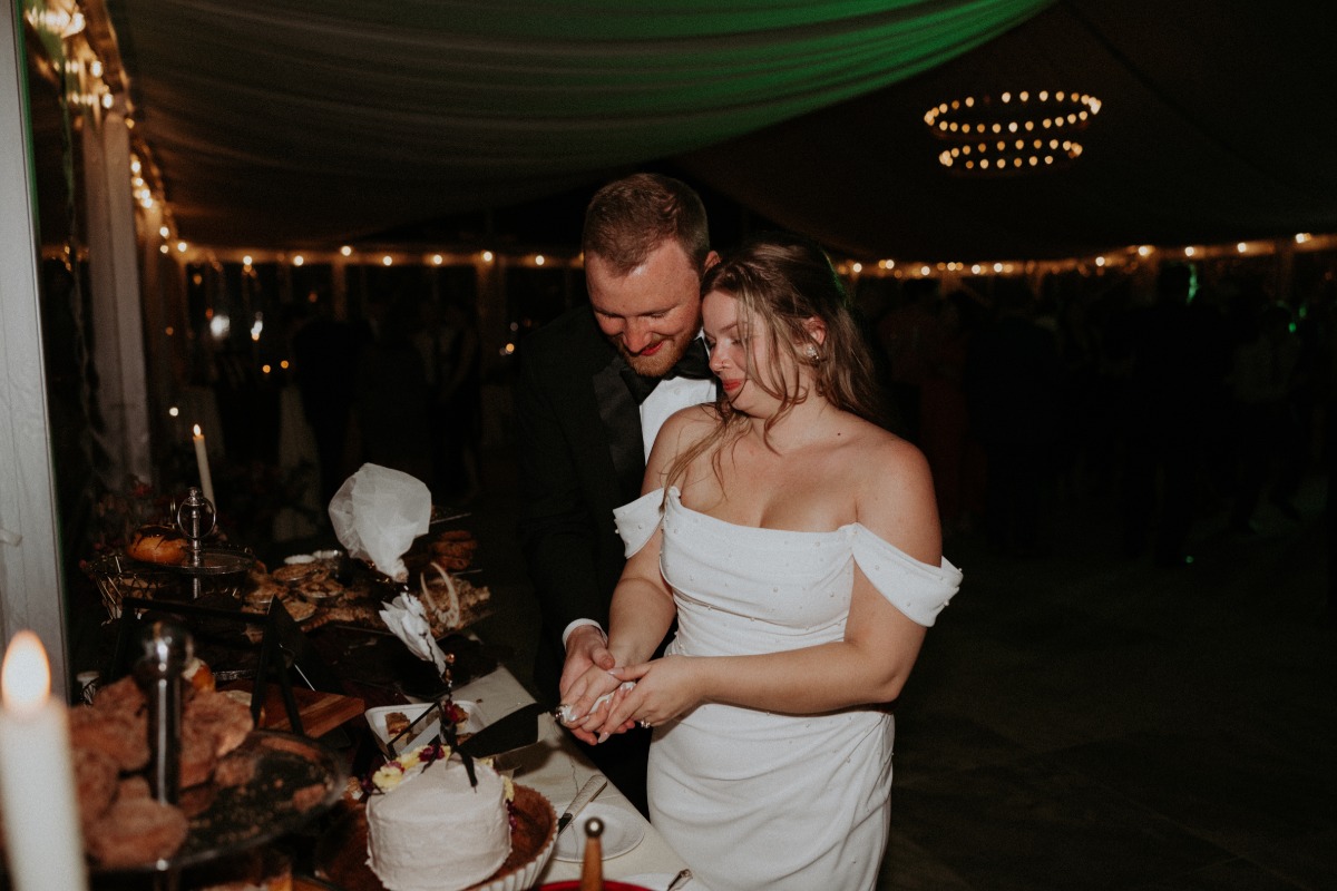cake cutting photo ideas for wedding