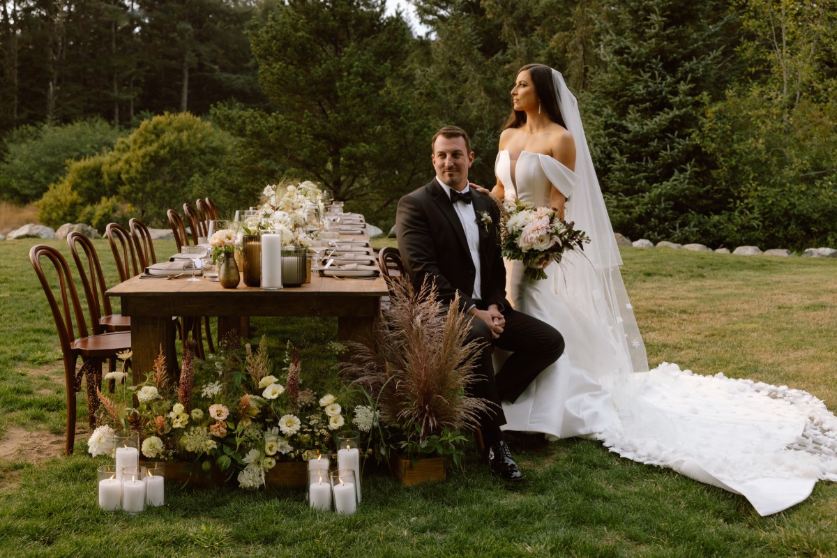 rustic wildflower end of table floral arrangements with dried pampas
