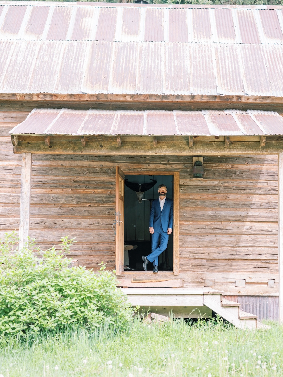groom portrait ideas