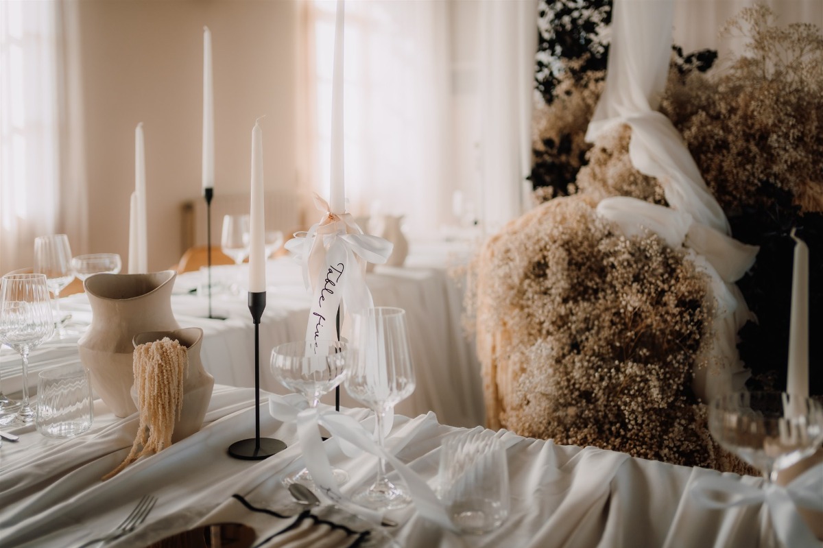 modern minimalist wedding reception inspiration